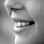 Jak działa węgiel aktywny na zęby